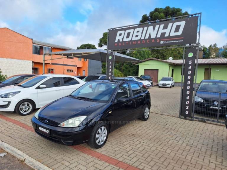 FORD - FOCUS - 2006/2007 - Preta - R$ 21.900,00